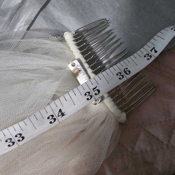 Bling Embellished Fingertip Bridal Veil - Picture 3 of 8